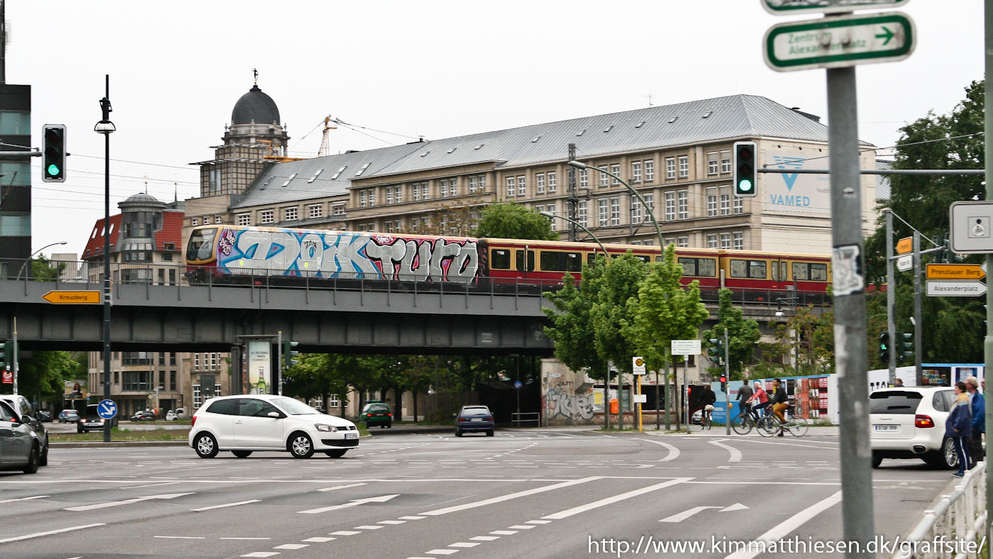 berlin_graffiti_travels_img_3705.jpg